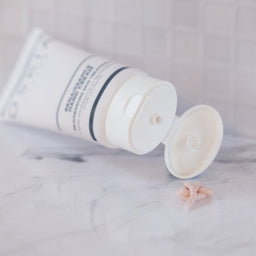 Oskia Renaissance Hand Cream Rejuvenating Skin Treatment